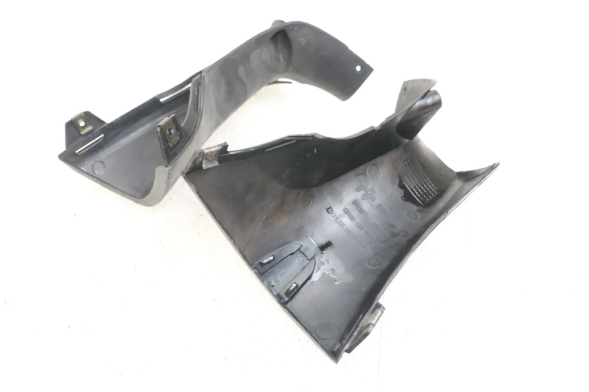 photo de CUBIERTA DEL MANILLAR TRASERO DAELIM S3 125 (2010 - 2017) - Primer plano técnico