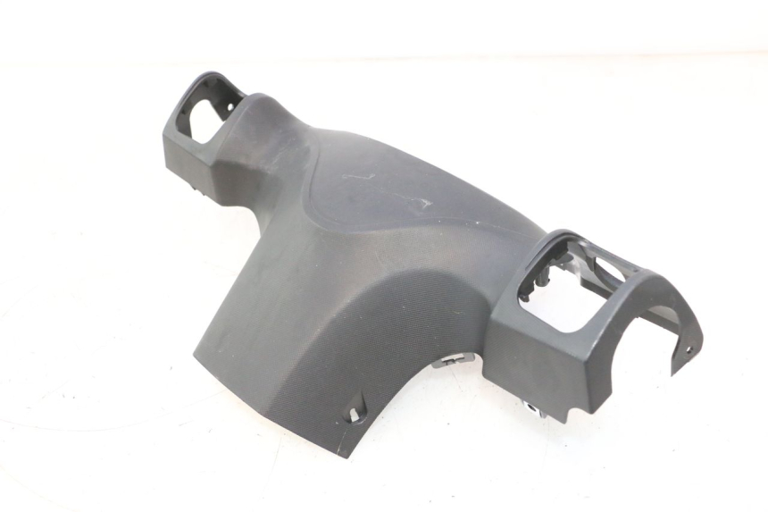 photo de CUBIERTA DEL MANILLAR TRASERO JM MOTORS SANTANA 50 (2014 - 2023) - Detalle de la pieza