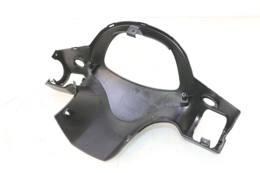 photo de CUBIERTA DEL MANILLAR TRASERO JM MOTORS SANTANA 50 (2014 - 2023) - Detalles de los puntos de fijación