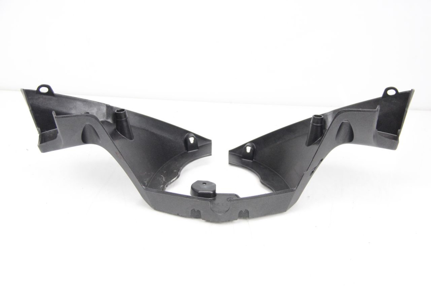 photo de TAPA MANILLAR DELANTERO PEUGEOT SATELIS 125 (2013 - 2018) - Detalle de la pieza