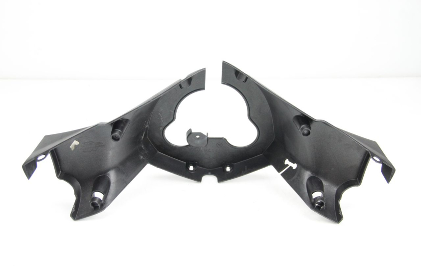 photo de TAPA MANILLAR DELANTERO PEUGEOT SATELIS 125 (2013 - 2018) - Primer plano técnico