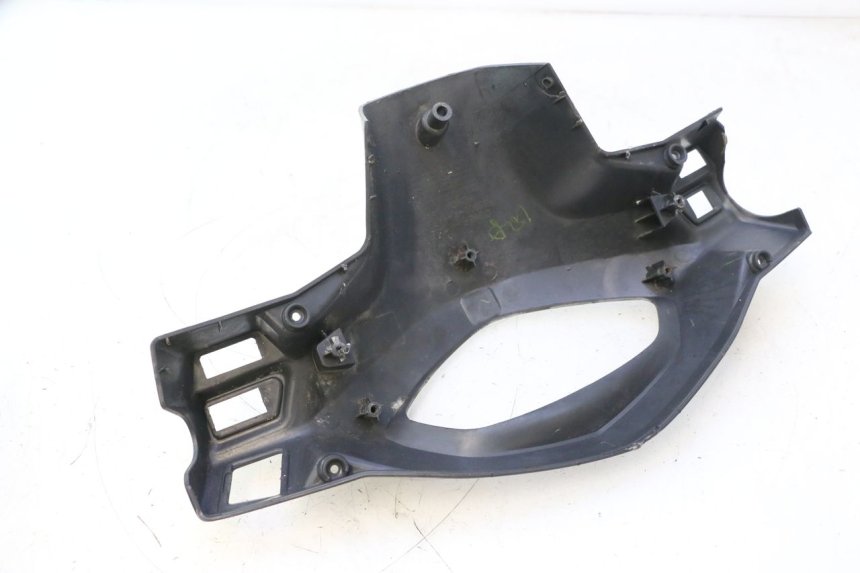 photo de CUBIERTA DEL MANILLAR TRASERO HONDA SCV LEAD 100 (2003 - 2007) - Detalle de la pieza