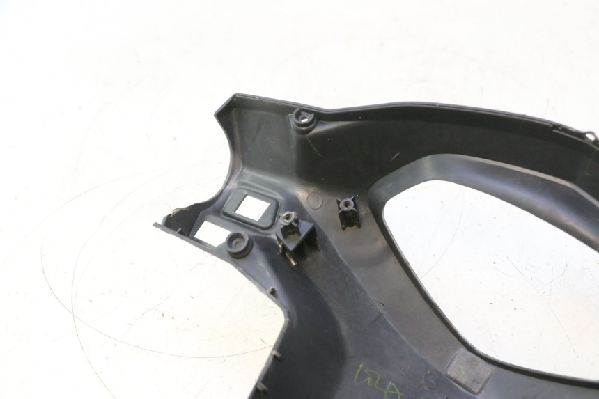 photo de CUBIERTA DEL MANILLAR TRASERO HONDA SCV LEAD 100 (2003 - 2007) - Zoom estado de uso