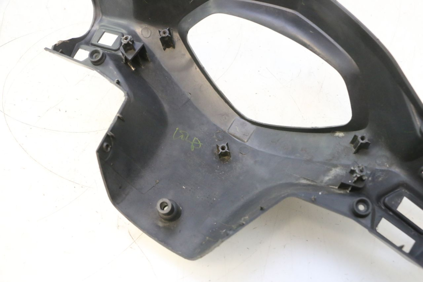 photo de CUBIERTA DEL MANILLAR TRASERO HONDA SCV LEAD 100 (2003 - 2007) - Otra perspectiva