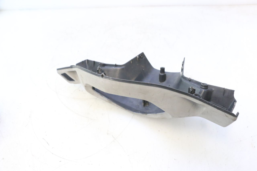 photo de CUBIERTA DEL MANILLAR TRASERO HONDA SCV LEAD 100 (2003 - 2007) - Detalles de los puntos de fijación