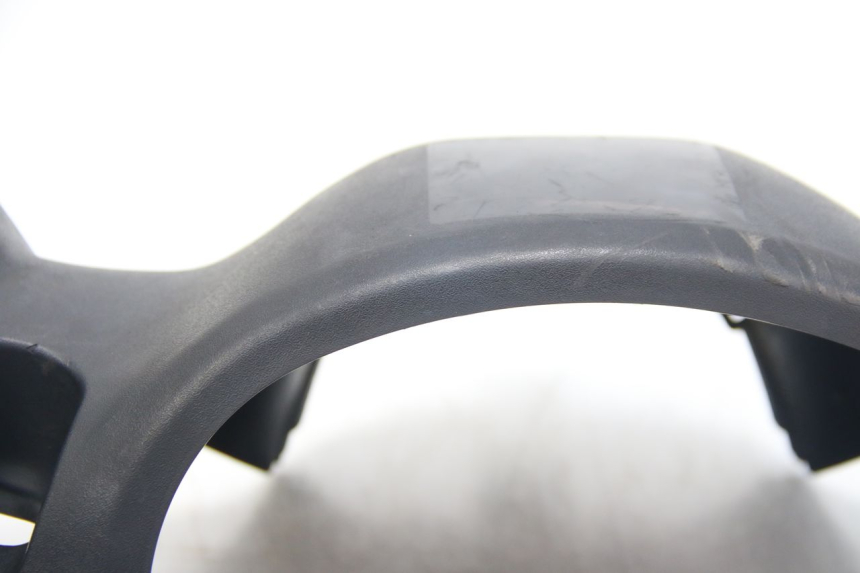 photo de CUBIERTA DE MANILLAR TRASERO SUZUKI SIXTEEN 125 (2008 - 2010) - Zoom sobre los componentes