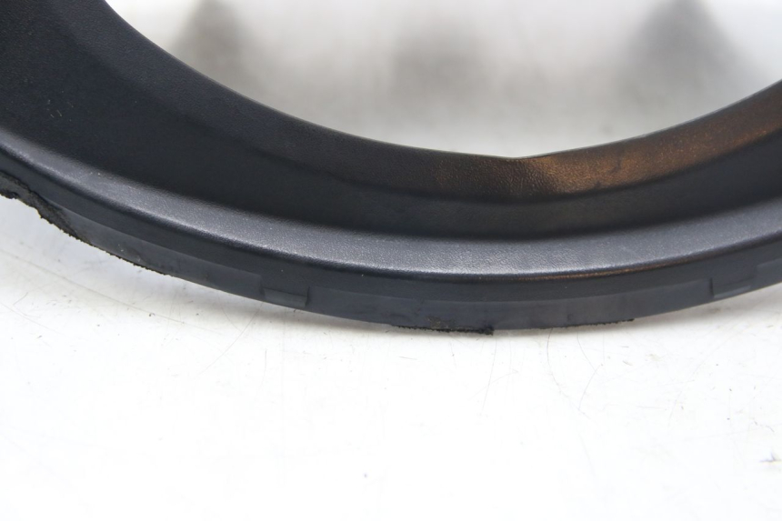 photo de CUBIERTA DE MANILLAR TRASERO SUZUKI SIXTEEN 125 (2008 - 2010) - Enfoque en la estructura