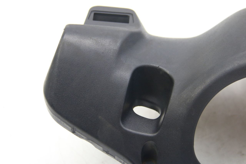 photo de CUBIERTA DE MANILLAR TRASERO SUZUKI SIXTEEN 125 (2008 - 2010) - Zoom calidad de ocasión