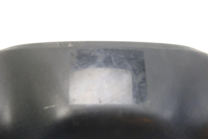 photo de CUBIERTA DE MANILLAR TRASERO SUZUKI SIXTEEN 125 (2008 - 2010) - Perfil de la pieza de repuesto