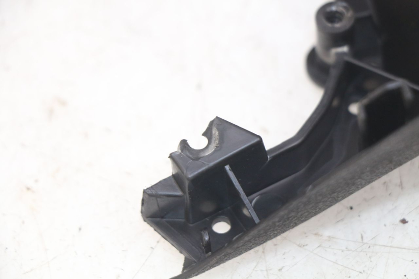 photo de CUBIERTA DEL MANILLAR TRASERO MBK SKYCRUISER 125 (2010 - 2013) - Otra perspectiva