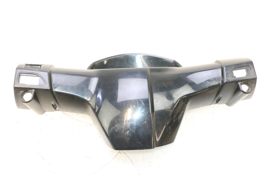 photo de TAPA MANILLAR DELANTERO APRILIA SR MOTARD 50 (2012 - 2018) - Detalle de la pieza