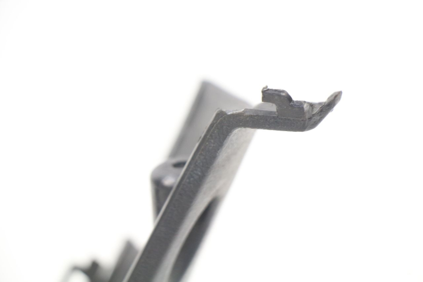 photo de TAPA MANILLAR DELANTERO RAZZO STEED 125 (2012 - 2018) - Detalles de los puntos de fijación