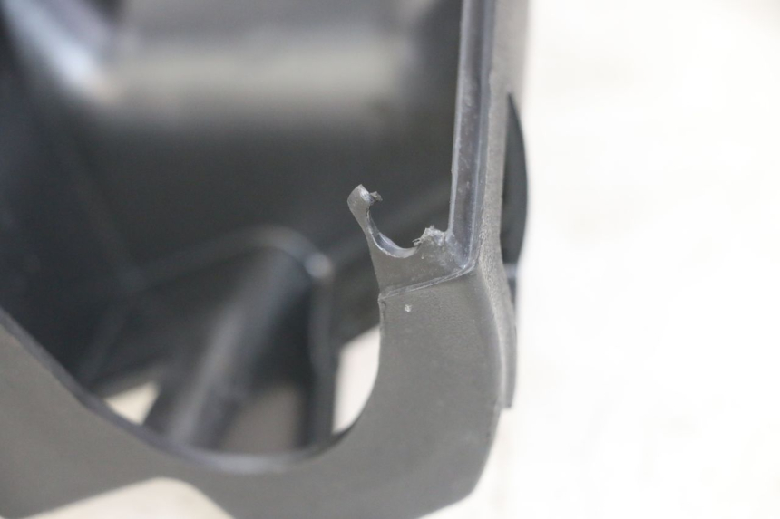 photo de CUBIERTA DE MANILLAR TRASERO APRILIA SXR 50 (2021 - 2023) - Detalles de los puntos de fijación