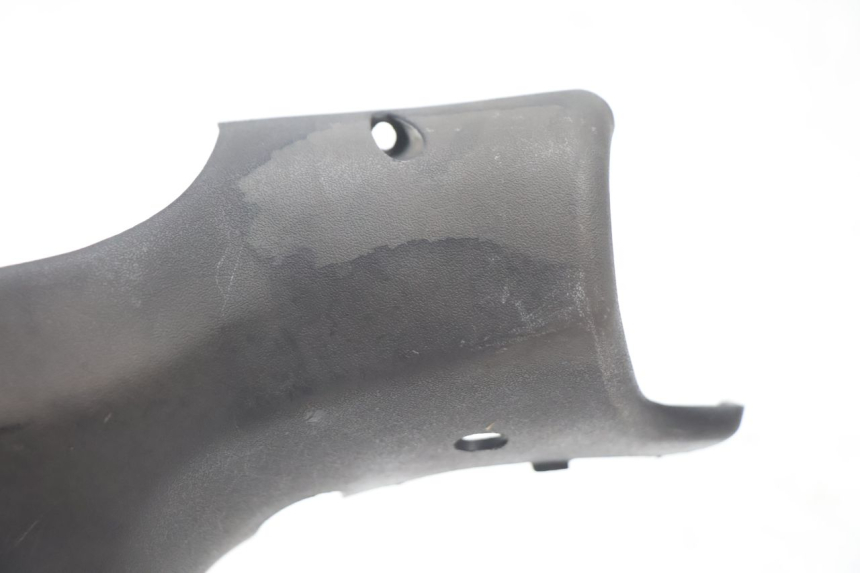 photo de TAPA MANILLAR DELANTERO PEUGEOT TREKKER TKR 50 (2005 - 2014) - Otra perspectiva