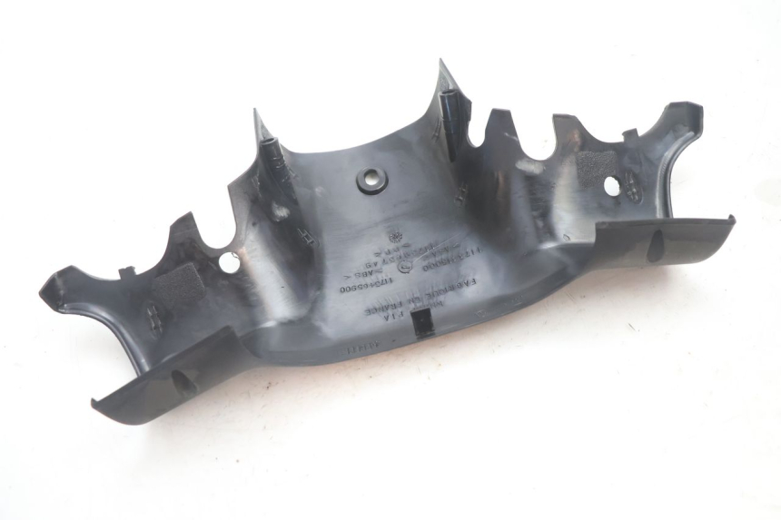 photo de TAPA MANILLAR DELANTERO PEUGEOT TREKKER TKR 50 (2005 - 2014) - Detalles de los puntos de fijación
