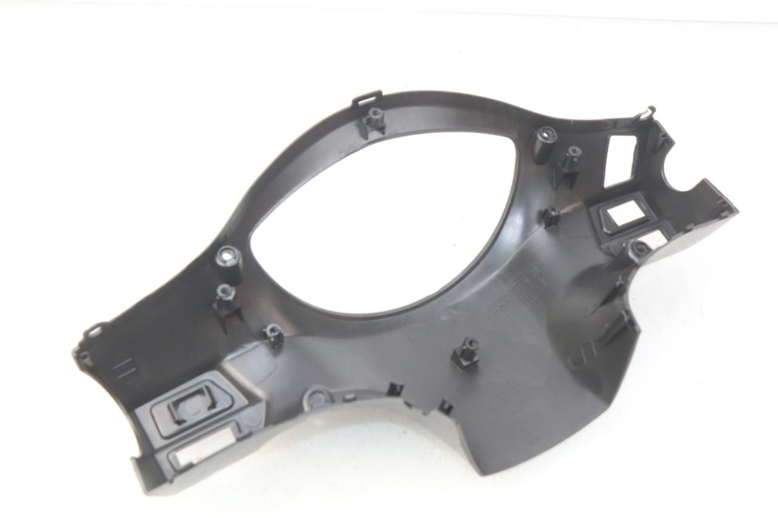 photo de CUBIERTA DE MANILLAR TRASERO PEUGEOT TWEET 4T 50 (2018 - 2022) - Detalles de los puntos de fijación