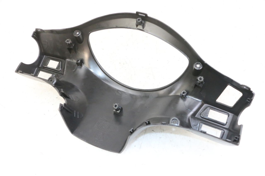 photo de TAPA MANILLAR DELANTERO PEUGEOT TWEET PRO CARGO 50 (2018 - 2022) - Detalles de los puntos de fijación