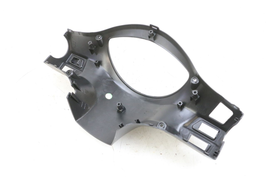 photo de TAPA MANILLAR DELANTERO PEUGEOT TWEET PRO EFI 4T 50 (2021 - 2022) - Detalle de la pieza