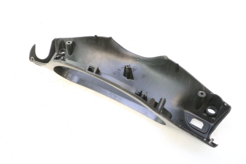 photo de TAPA MANILLAR DELANTERO PIAGGIO TYPHOON 50 (2000 - 2009) - Primer plano técnico