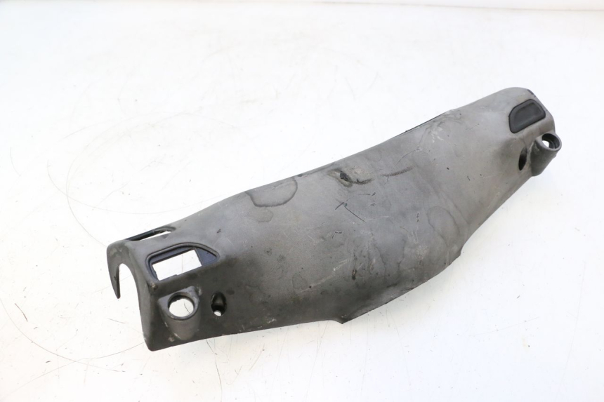 photo de TAPA MANILLAR DELANTERO PIAGGIO TYPHOON 50 (2000 - 2009) - Detalles de los puntos de fijación