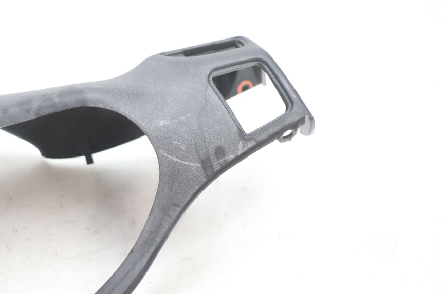 photo de TAPA MANILLAR DELANTERO PIAGGIO TYPHOON 50 (2000 - 2009) - Primer plano técnico