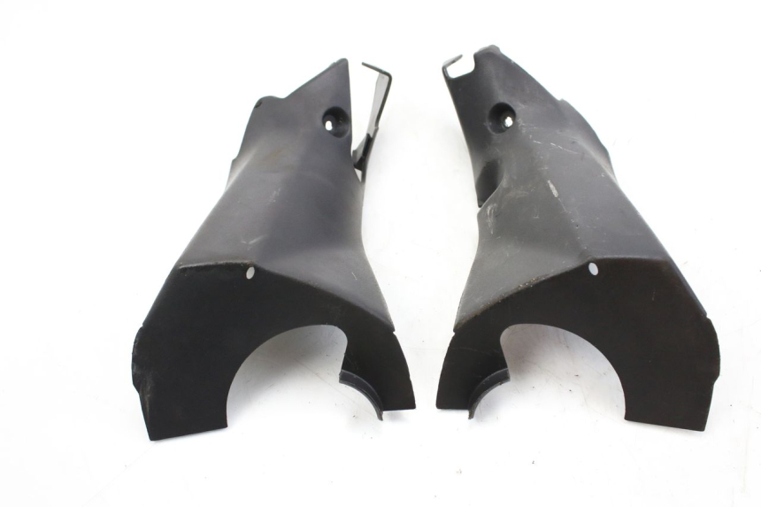 photo de CUBIERTA DE MANILLAR TRASERO SUZUKI UH BURGMAN 125 (2002 - 2006) - Detalle de la pieza