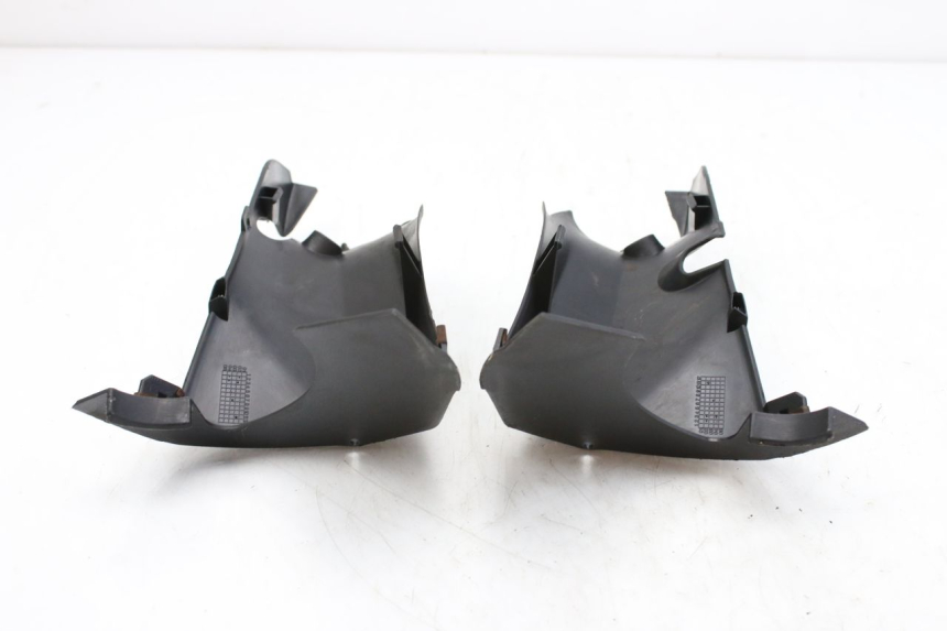 photo de CUBIERTA DE MANILLAR TRASERO SUZUKI UH BURGMAN 125 (2002 - 2006) - Primer plano técnico