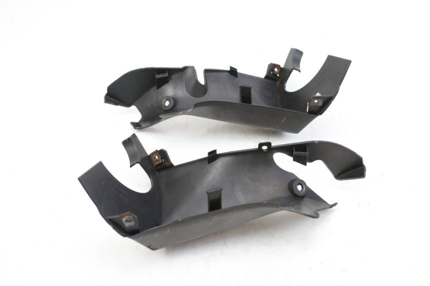 photo de CUBIERTA DE MANILLAR TRASERO SUZUKI UH BURGMAN 125 (2002 - 2006) - Detalles de los puntos de fijación