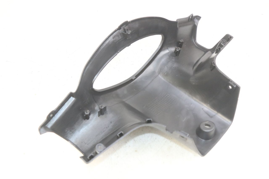 photo de CUBIERTA DE MANILLAR TRASERO PEUGEOT V-CLIC VCLIC 50 (2007 - 2013) - Otra perspectiva