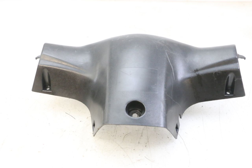 photo de CUBIERTA DE MANILLAR TRASERO PEUGEOT V-CLIC VCLIC 50 (2007 - 2013) - Detalle de la pieza