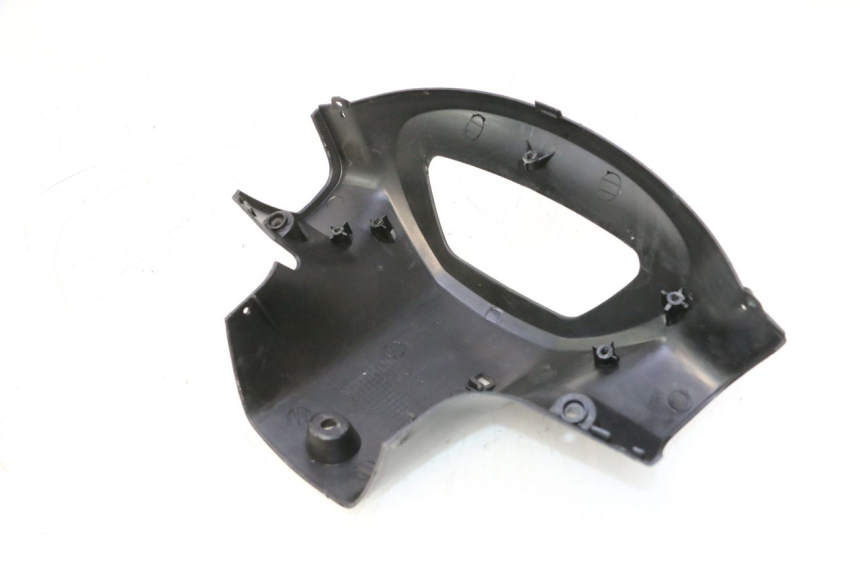 photo de CUBIERTA DE MANILLAR TRASERO PEUGEOT V-CLIC VCLIC 50 (2007 - 2013) - Otra perspectiva