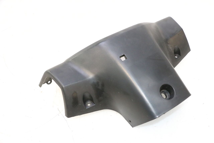 photo de CUBIERTA DE MANILLAR TRASERO PEUGEOT V-CLIC VCLIC 50 (2007 - 2013) - Detalles de los puntos de fijación