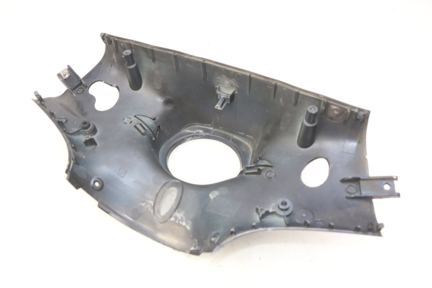 photo de CUBIERTA DEL MANILLAR TRASERO PIAGGIO VESPA PRIMAVERA 2T 50 (2013 - 2018) - Detalle de la pieza