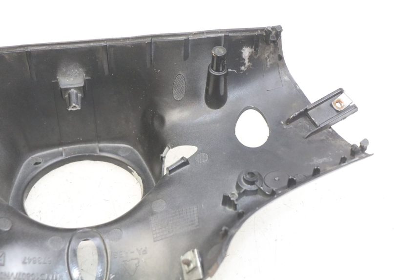 photo de CUBIERTA DEL MANILLAR TRASERO PIAGGIO VESPA PRIMAVERA 2T 50 (2013 - 2018) - Otra perspectiva