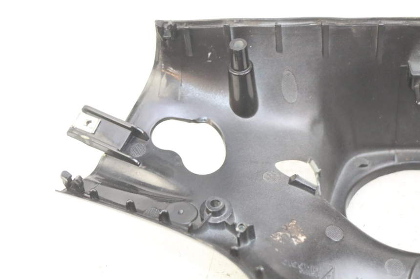 photo de CUBIERTA DEL MANILLAR TRASERO PIAGGIO VESPA PRIMAVERA 2T 50 (2013 - 2018) - Primer plano técnico