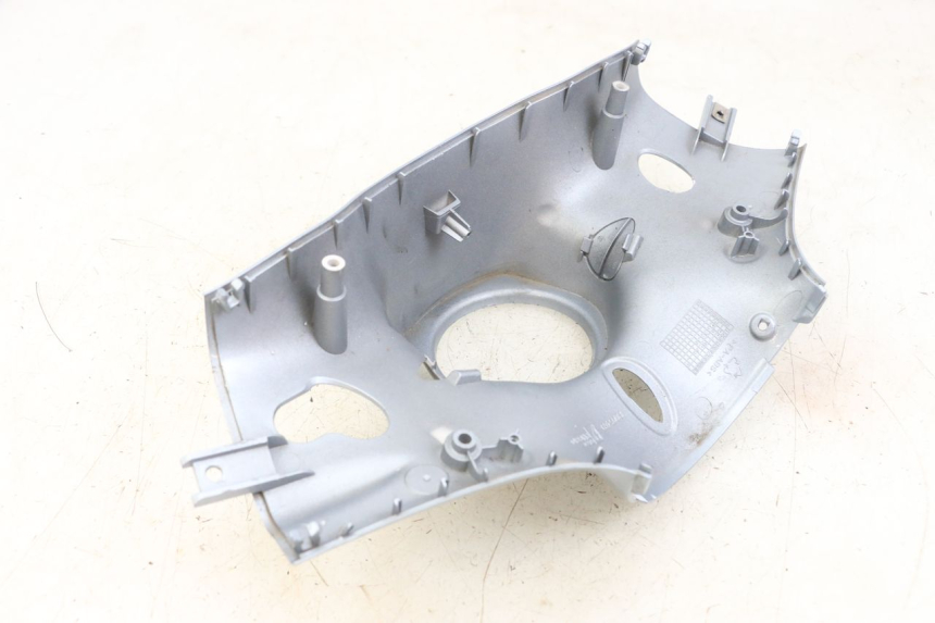 photo de TAPA MANILLAR DELANTERO PIAGGIO VESPA PRIMAVERA 4T 50 (2021 - 2024) - Detalles de los puntos de fijación
