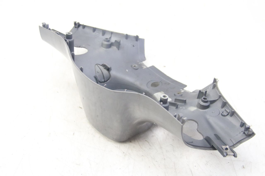 photo de CUBIERTA DEL MANILLAR TRASERO PIAGGIO VESPA SPRINT 2T 50 (2014 - 2018) - Detalle de la pieza