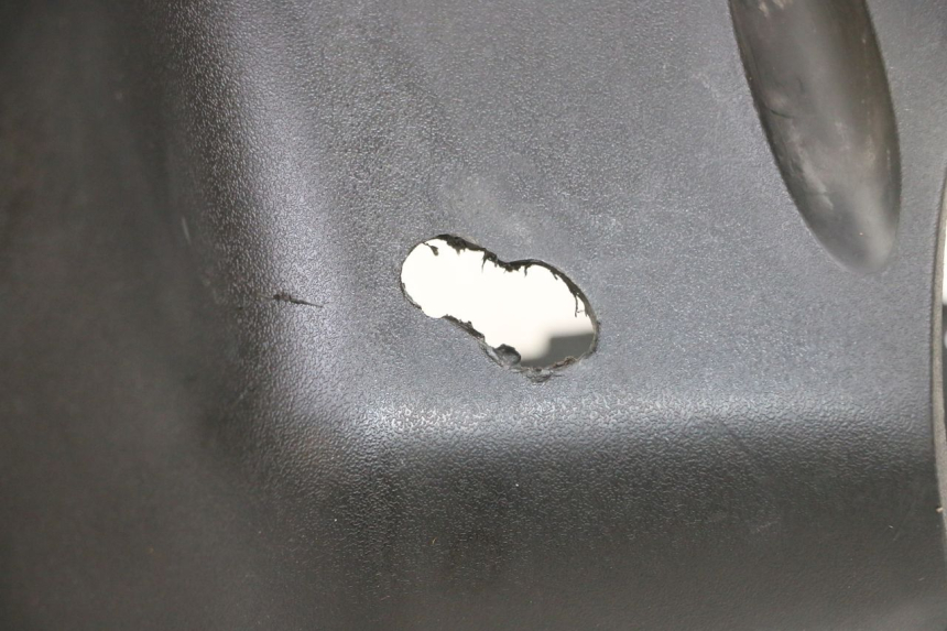 photo de TAPA MANILLAR DELANTERO PEUGEOT VIVACITY NEW 4T 50 (2008 - 2017) - Zoom estado de uso