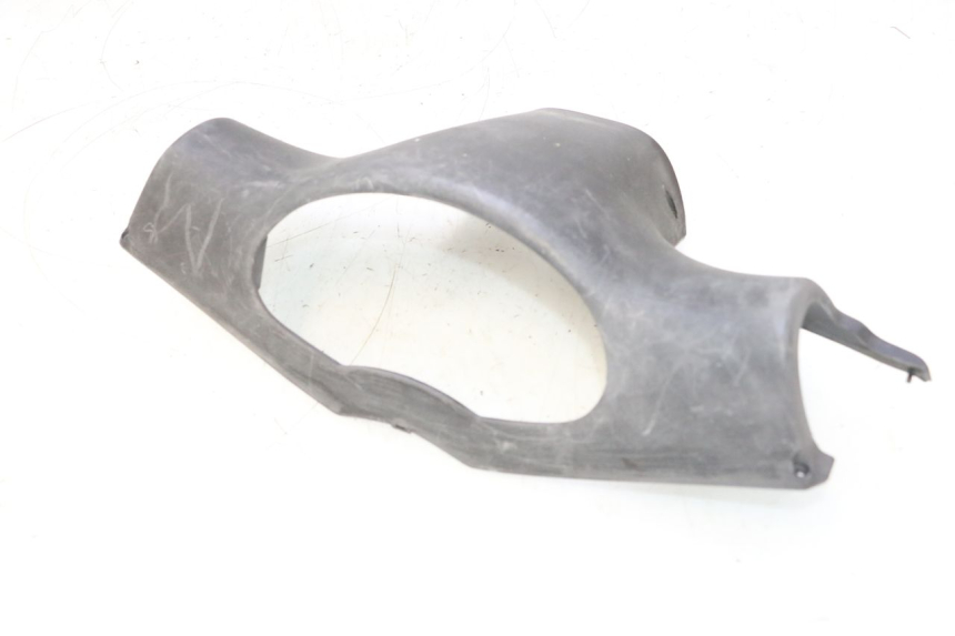 photo de CUBIERTA DE MANILLAR TRASERO PEUGEOT VIVACITY 50 (1998 - 2003) - Primer plano técnico