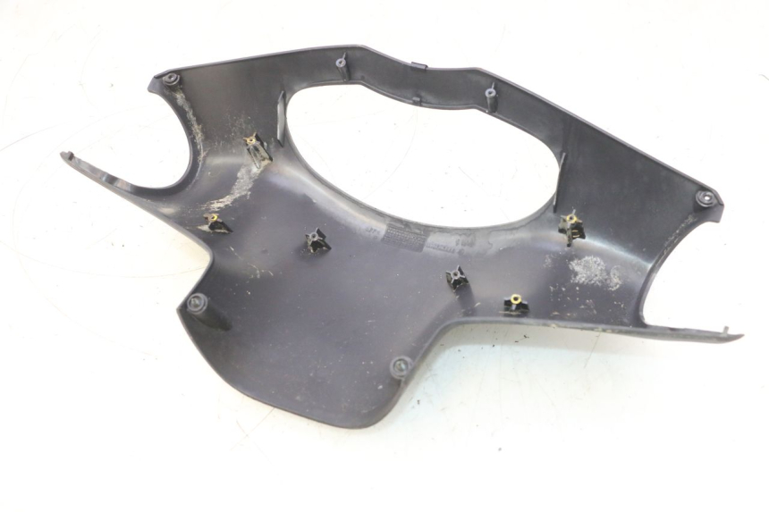 photo de CUBIERTA DE MANILLAR TRASERO PEUGEOT VIVACITY 50 (1998 - 2003) - Detalles de los puntos de fijación