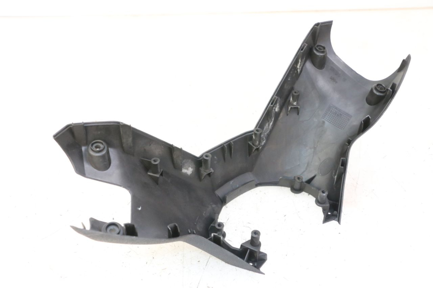 photo de CUBIERTA DE MANILLAR TRASERO YAMAHA X-MAX XMAX ABS 250 (2010 - 2012) - Primer plano técnico