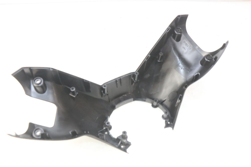 photo de CUBIERTA DEL MANILLAR TRASERO YAMAHA X-MAX XMAX 125 (2010 - 2013) - Primer plano técnico