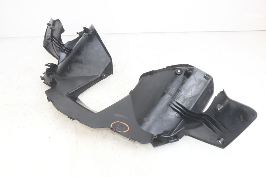 photo de CUBIERTA DEL MANILLAR TRASERO YAMAHA X-MAX XMAX 250 (2006 - 2009) - Primer plano técnico