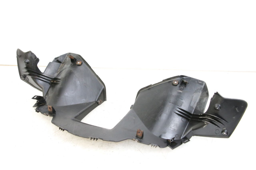 photo de CUBIERTA DEL MANILLAR TRASERO YAMAHA XMAX X-MAX 125 (2006 - 2009) - Detalles de los puntos de fijación
