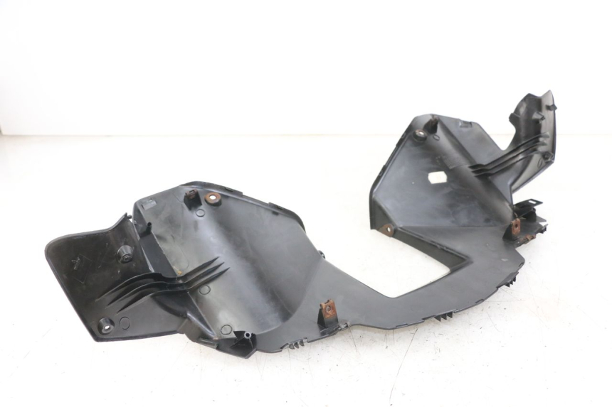 photo de CUBIERTA DEL MANILLAR TRASERO YAMAHA X-MAX XMAX 250 (2006 - 2009) - Primer plano técnico