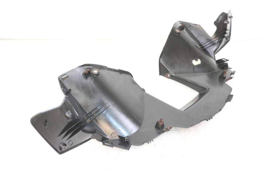 photo de CUBIERTA DEL MANILLAR TRASERO YAMAHA XMAX X-MAX 125 (2006 - 2009) - Primer plano técnico