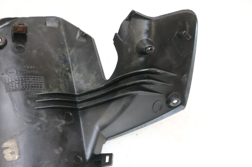 photo de CUBIERTA DEL MANILLAR TRASERO YAMAHA XMAX X-MAX 125 (2006 - 2009) - Detalle de la pieza