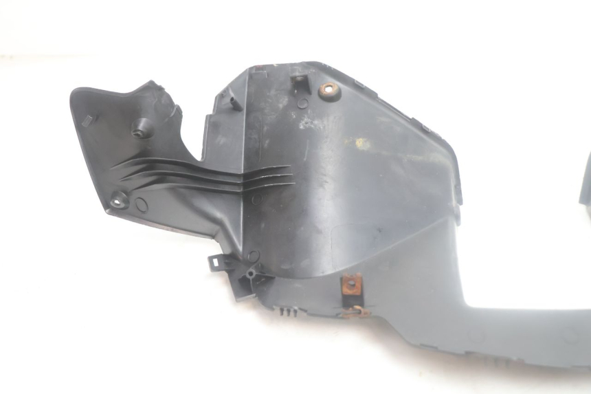 photo de CUBIERTA DEL MANILLAR TRASERO YAMAHA XMAX X-MAX 125 (2006 - 2009) - Primer plano técnico