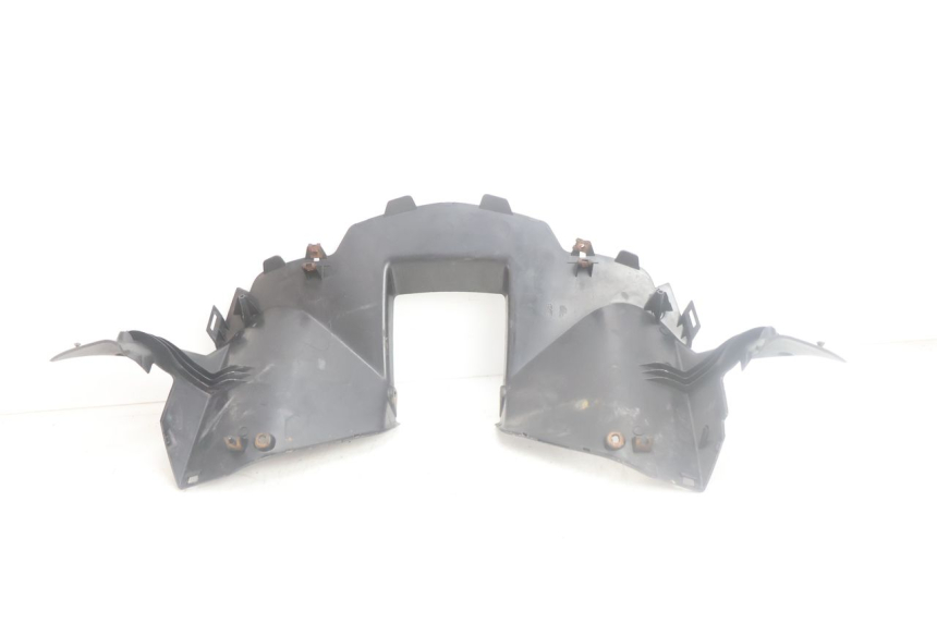 photo de CUBIERTA DEL MANILLAR TRASERO YAMAHA XMAX X-MAX 125 (2006 - 2009) - Detalles de los puntos de fijación