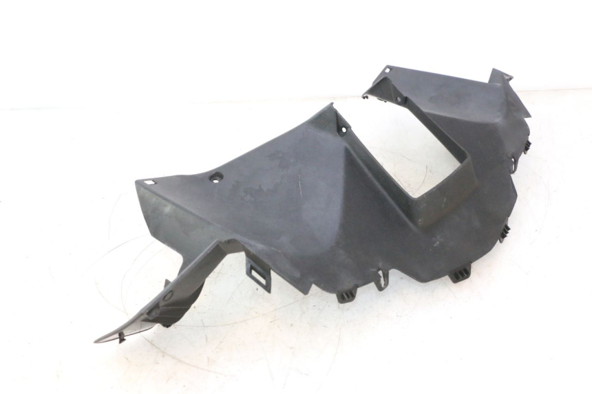photo de CUBIERTA DEL MANILLAR TRASERO YAMAHA XMAX X-MAX 125 (2006 - 2009) - Primer plano técnico